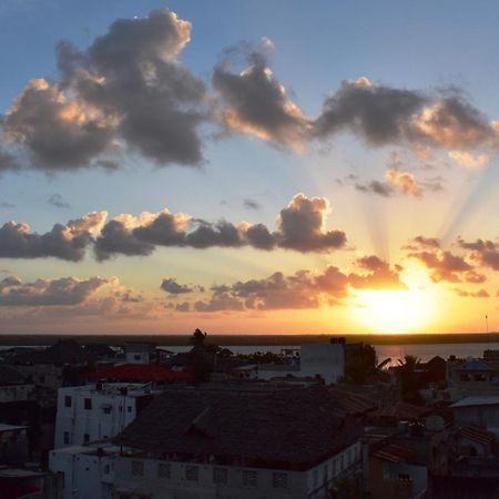 Jambohouse Lamu Bed & Breakfast Exterior photo