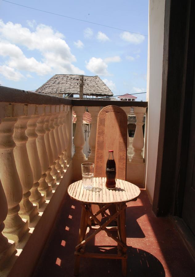 Jambohouse Lamu Bed & Breakfast Exterior photo