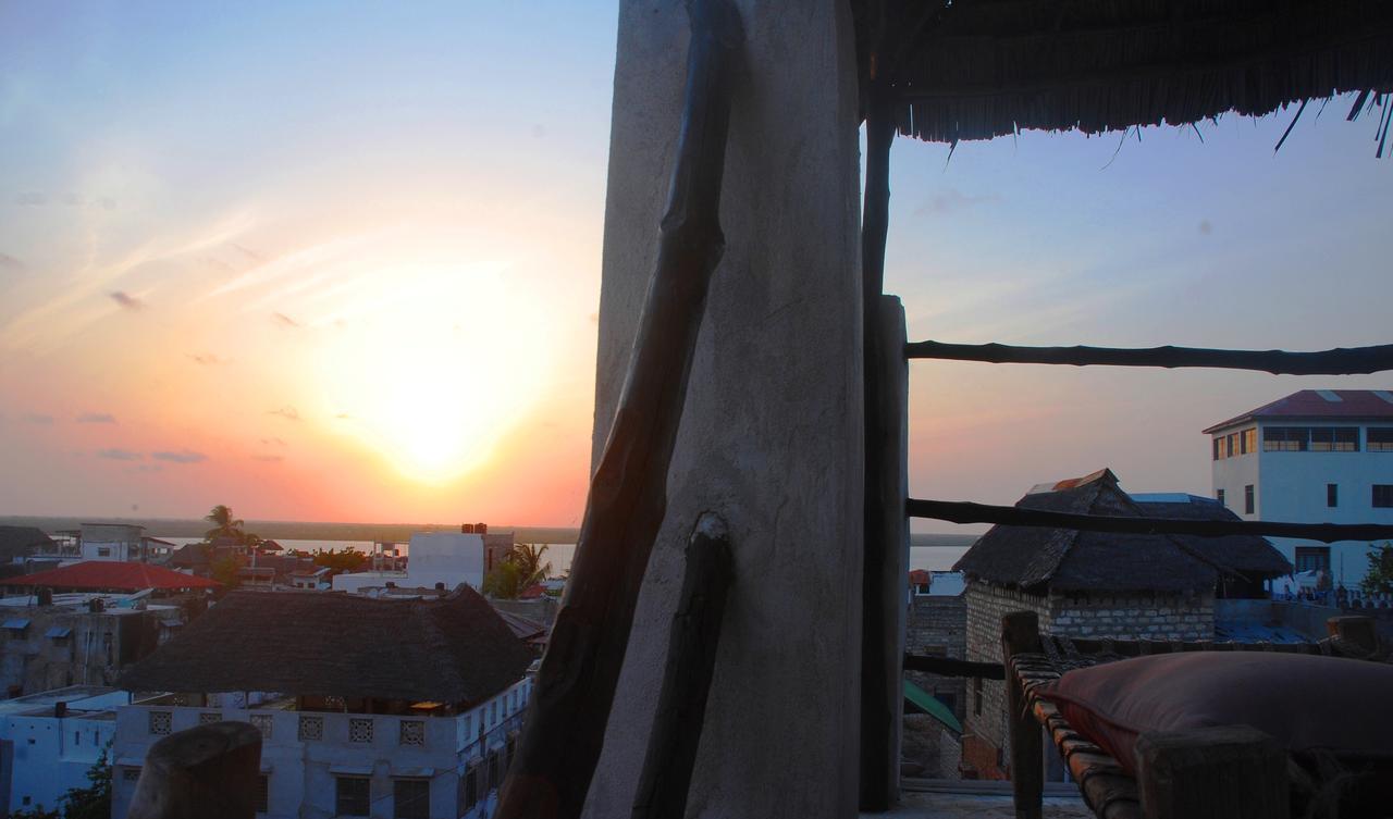 Jambohouse Lamu Bed & Breakfast Exterior photo